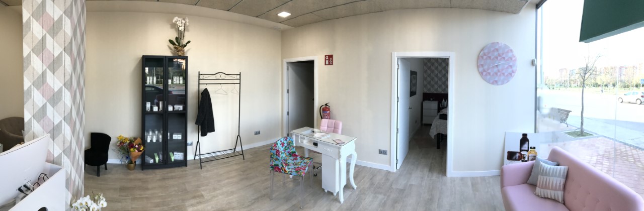 Esmeralda Márquez Centro de estética, entrada, recepción y detalles del centro