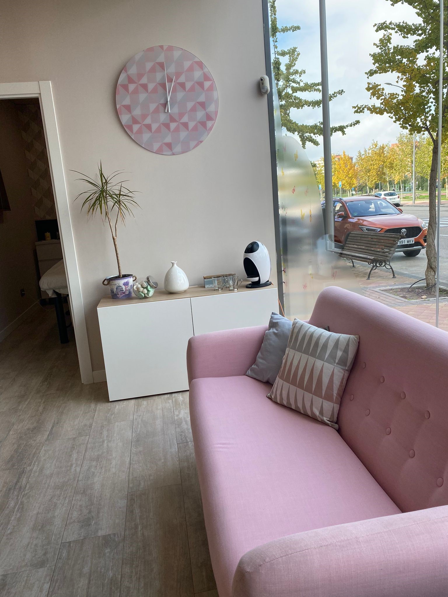 Esmeralda Márquez Centro de estética, recepción nueva, sillón y detalles